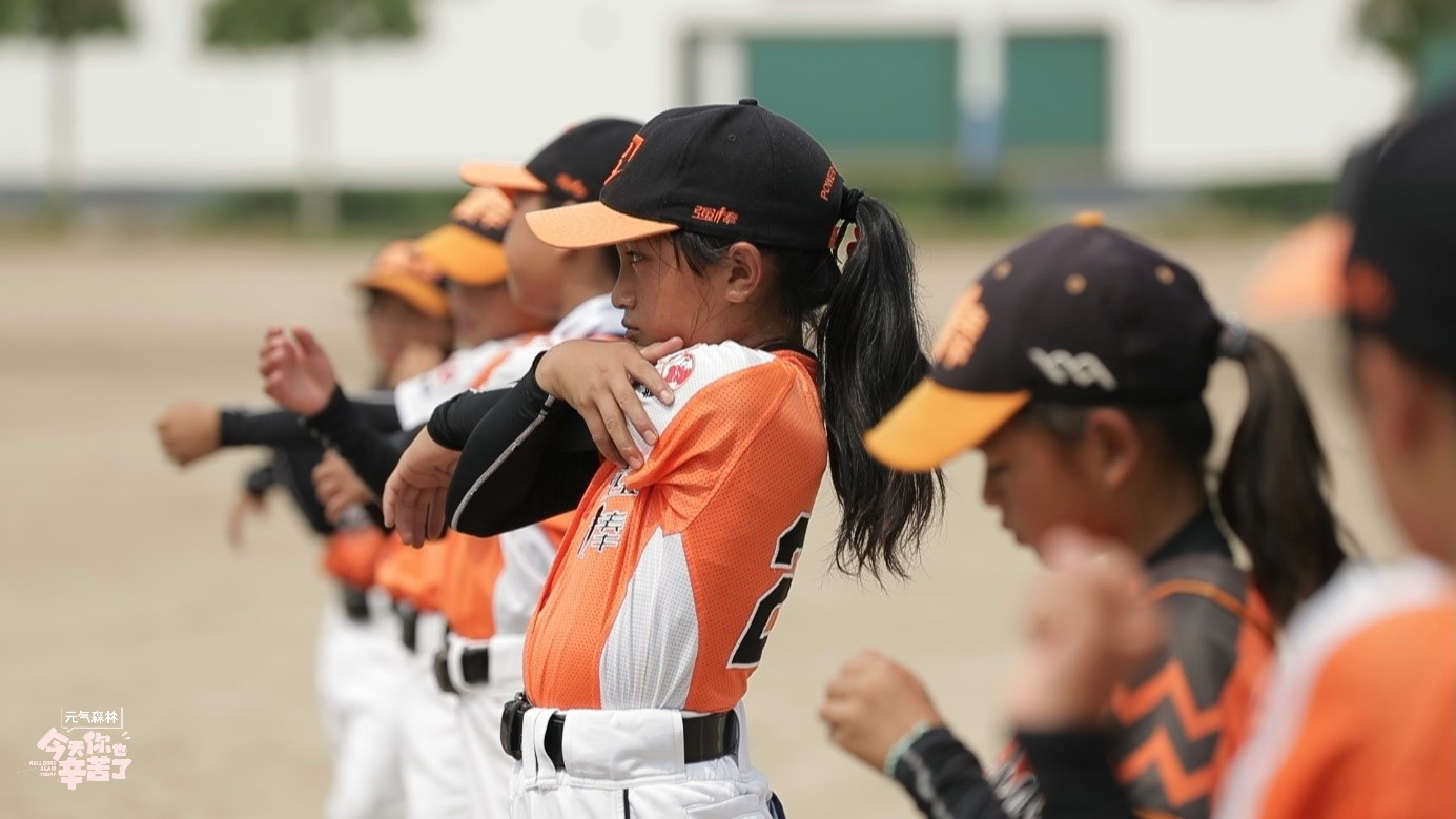 致敬中华女性：岁月里的坚韧与温柔