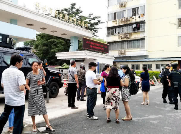 看过多年广西高考作文题 没想到2019年是副漫画 你怎么写？