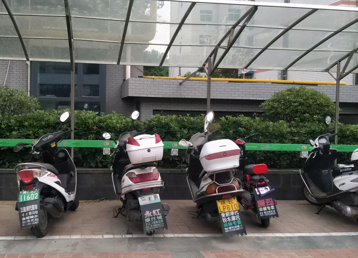 电动车“每天充电”和“用完再充”，哪个更伤电池？早知道早受益
