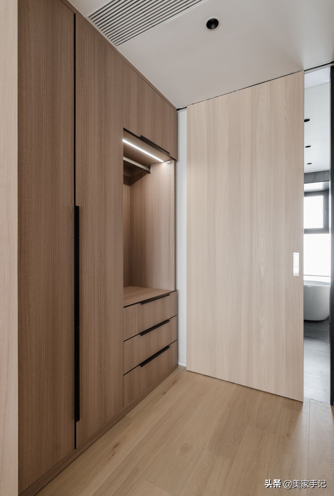 坚持极简主义的江苏夫妇，把家装修得一尘不染，看着都高级