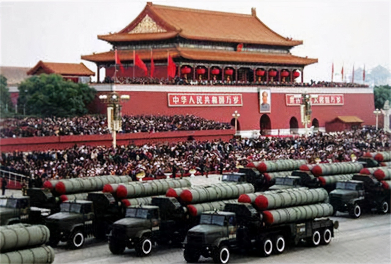 1984年大阅兵，出现了新式导弹，日本媒体什么反应？