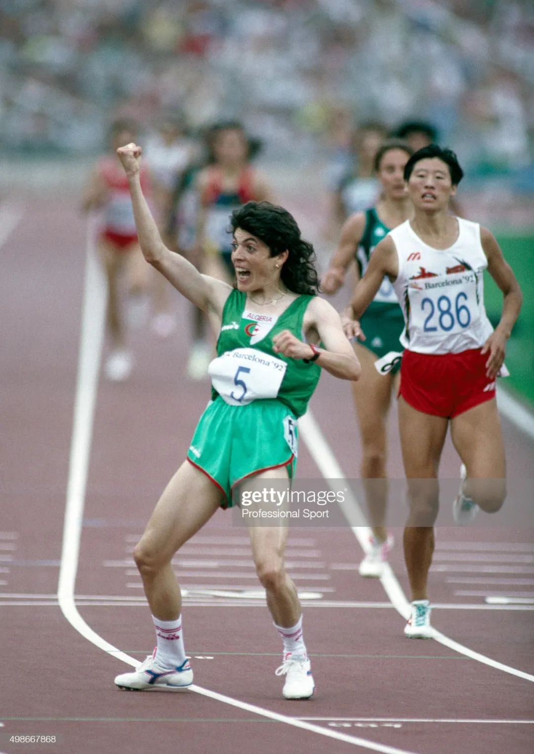 奥运会,我国第一次派人参加女子1500米比赛,来自辽宁的曲云霞和刘莉