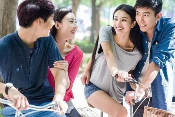 女大学生发现“新商机”：“私下交易”不断，看似快活但危害不小