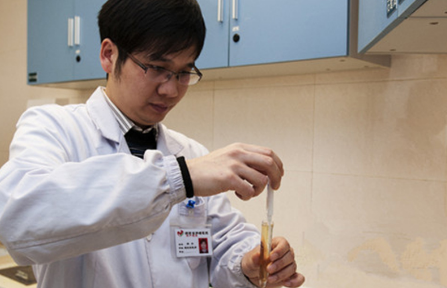 早孕试纸结果判断指南：20元验孕棒与2元验孕纸使用方法对比
