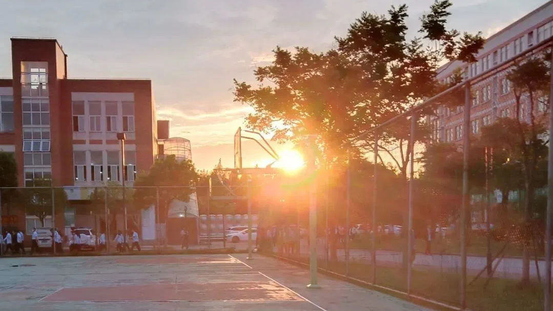 北京八维学校怎么样（这样的校园学习生活）