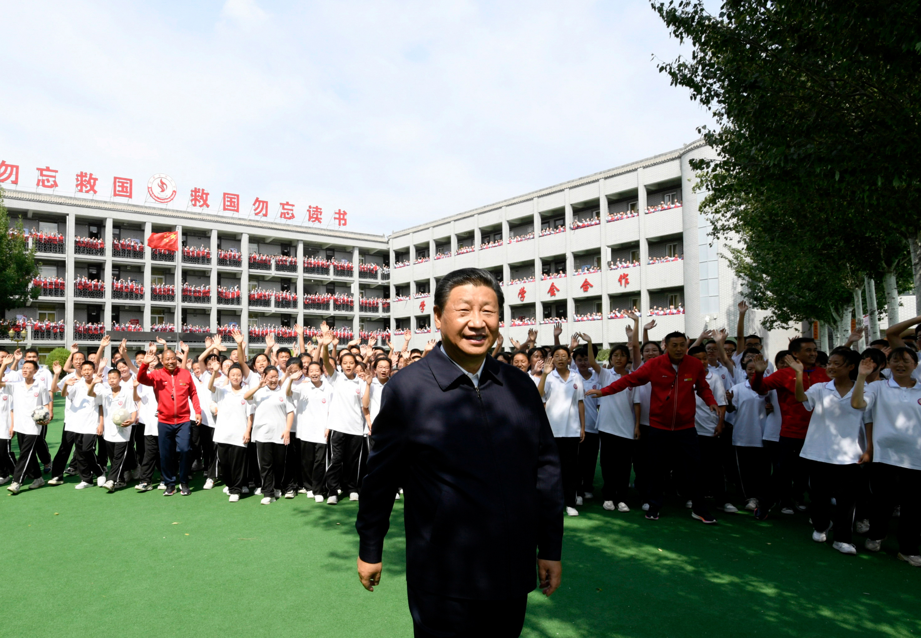 习近平勉励中学生：全面发展，成为国之栋梁