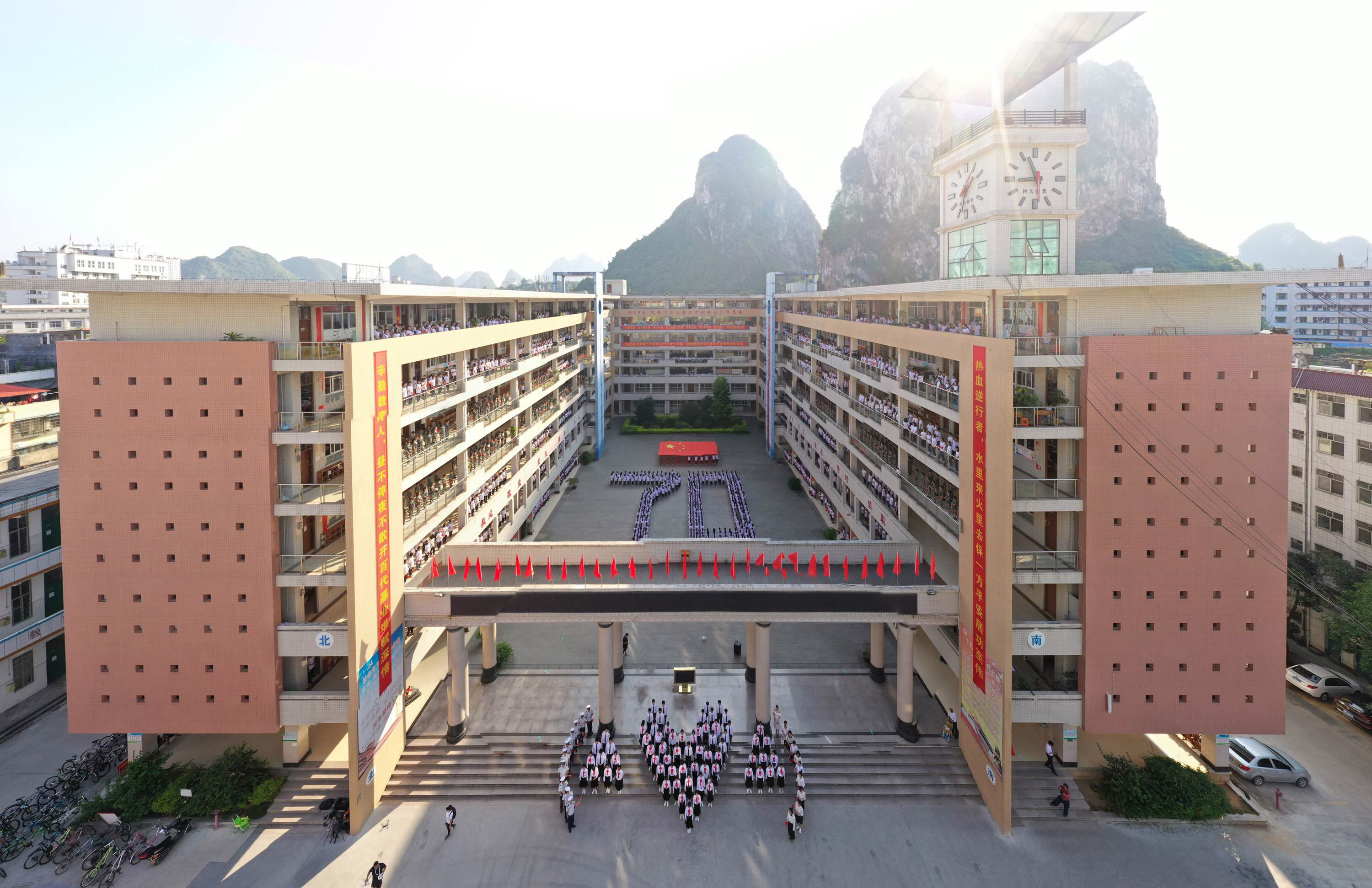 河池高中(600分以上165人,一本过线人数955人)