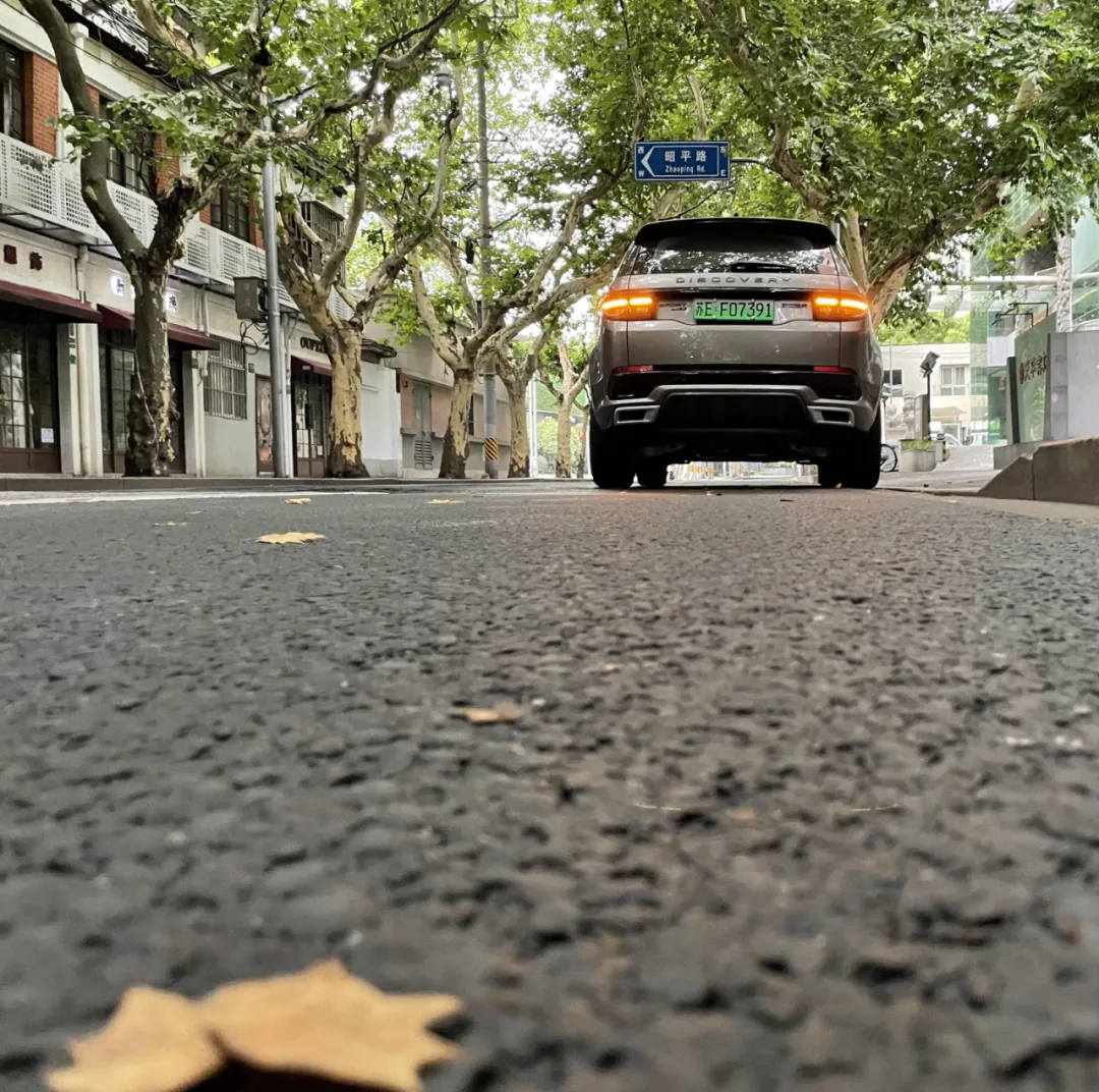 解鎖小馬路丨逛完天平路，讀懂路虎發(fā)現(xiàn)運動P300e的混合理論