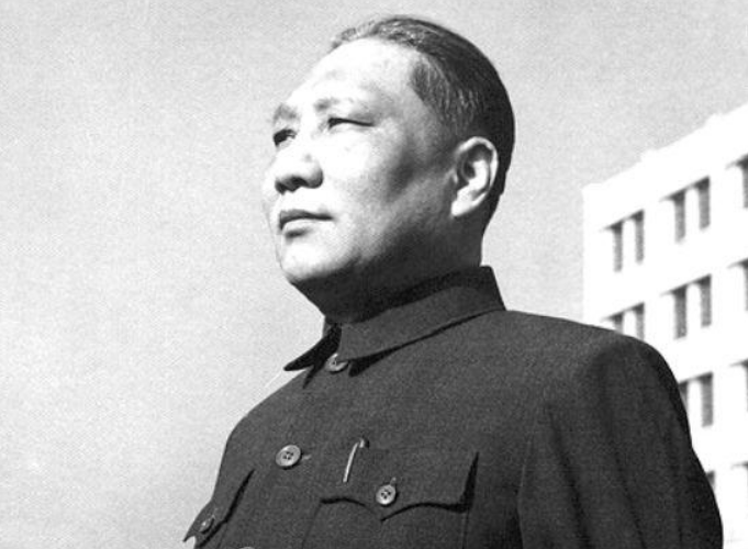 上将夫人看病被护士嘲笑是乡巴佬，上将听后哈哈大笑，丝毫不生气