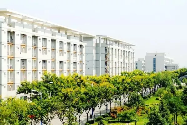 陕西这所高校：图书馆涵盖32个语种，高颜值食堂吃遍网红美食