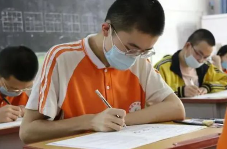 高考成绩和模拟成绩差距多大？班主任告诉你，差距不止一星半点