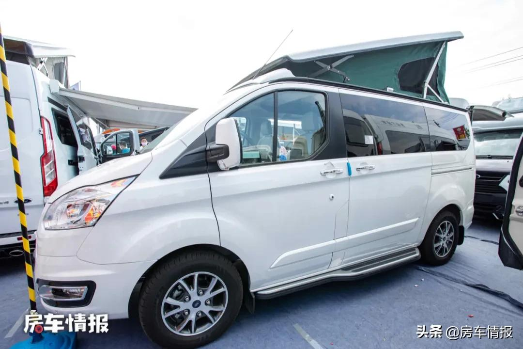 福特途睿欧房车19.98万起,2.0t 6at,车里两张大床