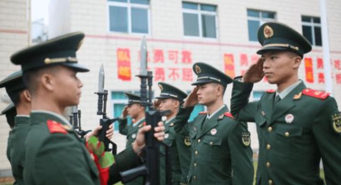 大学生在校期间当兵，和毕业后入伍有啥不同？提前了解不吃亏