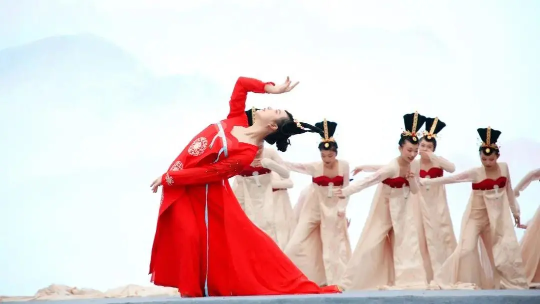 被誉为服务明星的沃土，这所学校不简单