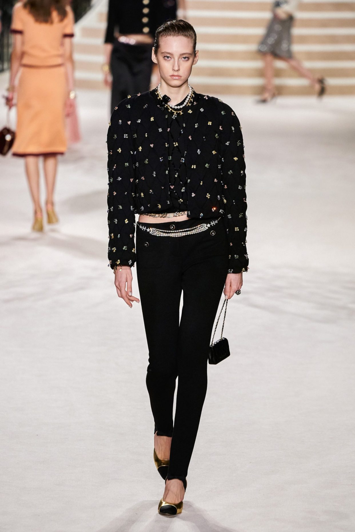 法国女星Alma Jodorowsky 也是Chanel华丽世界观的代言面孔之一