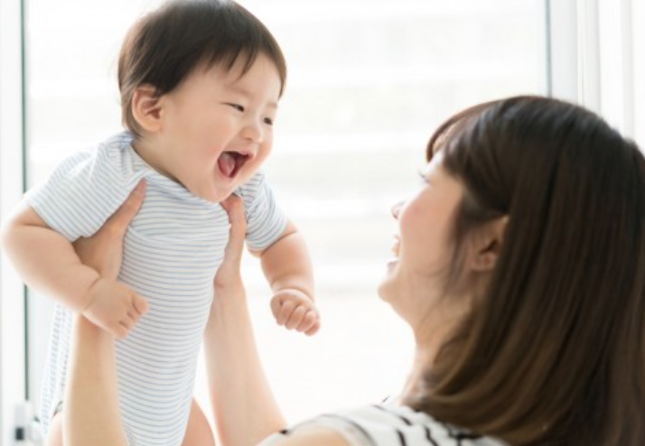 婴儿的舌头是什么形状（宝宝的）