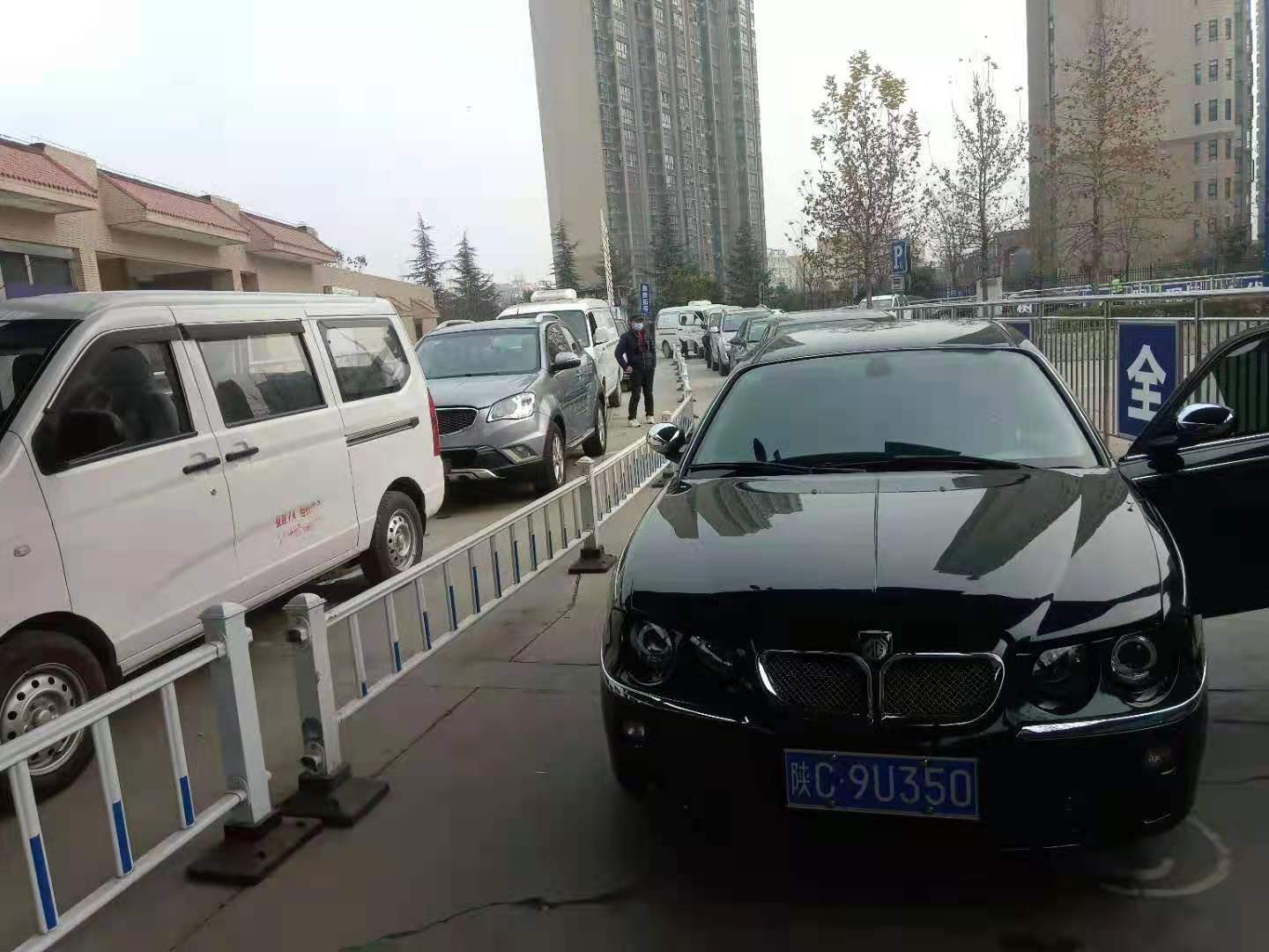 花一万元整备国产“小宾利”，优雅雪茄古典内饰，胖哥分享成果