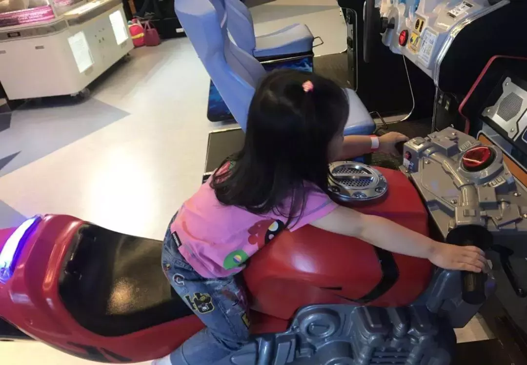 梁烈唯与老婆庆祝相爱17年,他是TVB万年配角,曾为妻到餐厅打工