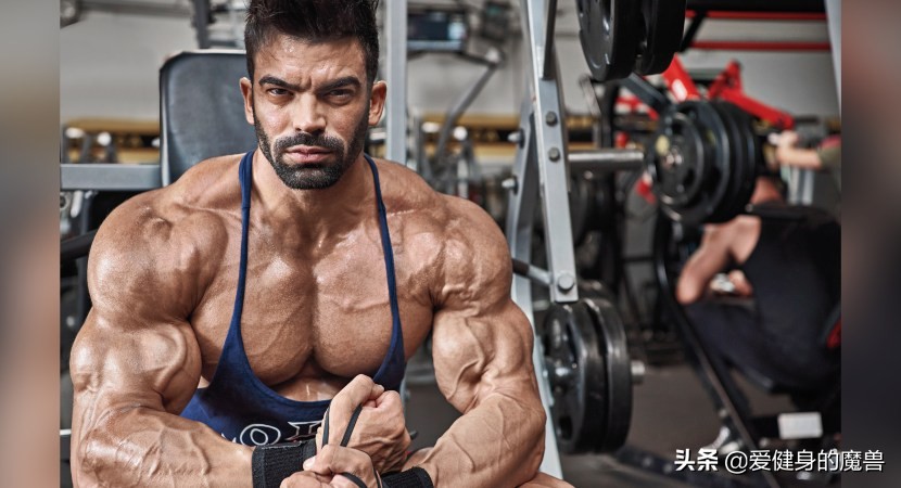 基因改变不了，可以通过技巧改变肩宽，倒三角体型这样练