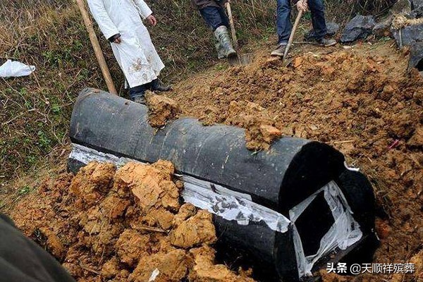 下葬注意忌讳哪些（棺木下葬的注意事项老话说得在理）