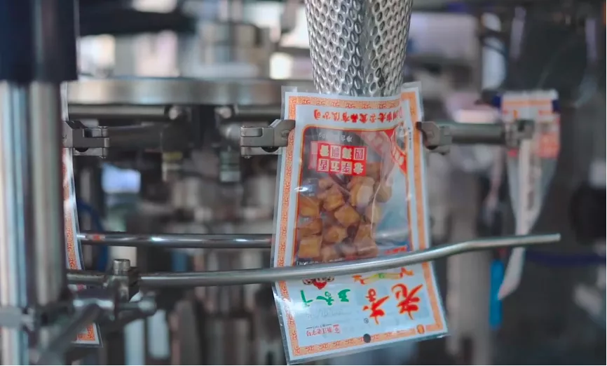 62岁温州商人做大岳父家产业，进薇娅、李佳琦直播间，年销一亿