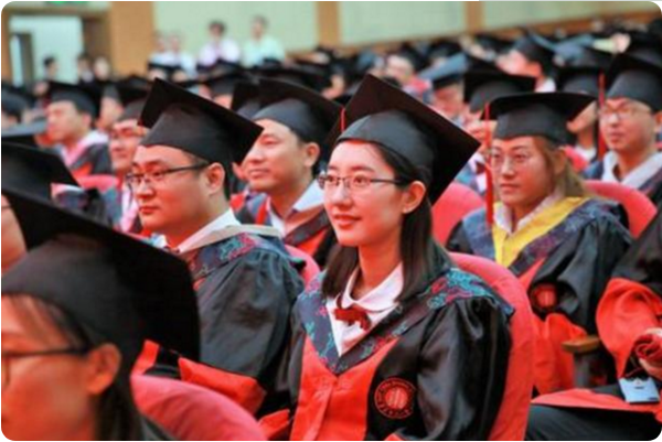 大学生父亲“犯错”，公务员政审被刷，看来真的是很严格的