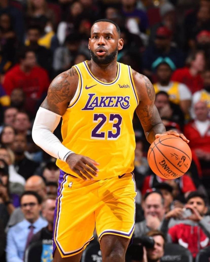 nba荣誉之王有哪些(冠军 MVP FMVP DPOY，四大奖项NBA历史谁拿最多？詹姆斯也只排第5)