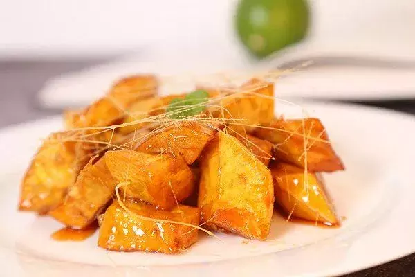 长了芽的地瓜能吃吗？自己在家也可以快速做出烤地瓜吗？