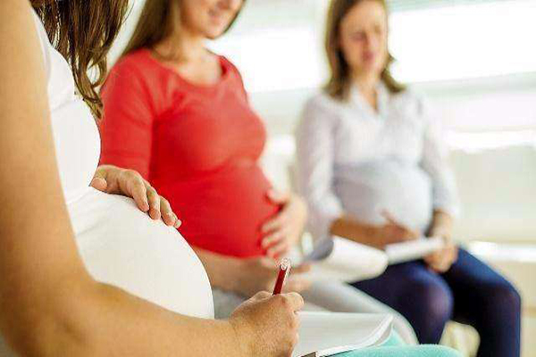 孕晚期孕妇肚子疼出现宫缩，是要生了吗？孕妈要会辨“假性宫缩”