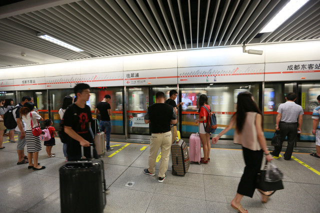 全日制大专即可落户成都？成都人才引进落户条件是什么？