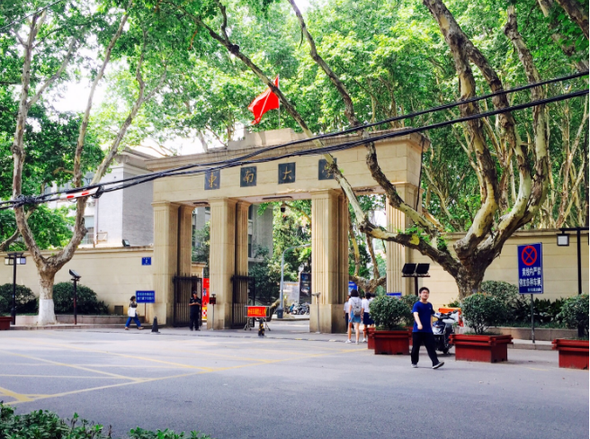 大学生迎来好消息，假期延长了，多所高校都进行了“延迟”开学