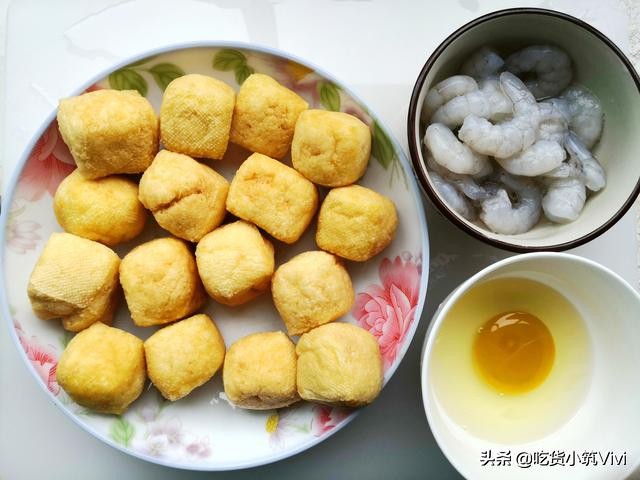 豆腐泡这样吃，不煎不炸、上锅一蒸10分钟出锅，荤素搭配真美味