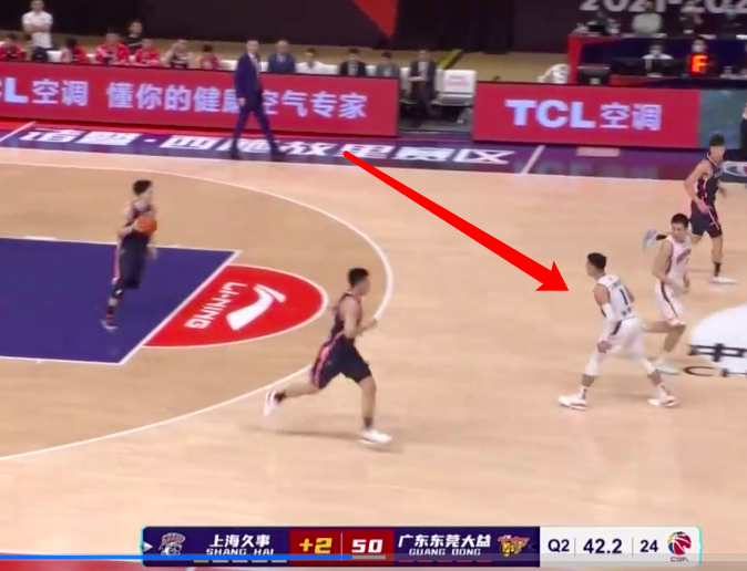 CCTV5全国直播，李春江3次怒吼中国男篮国青MVP：你会不会打球