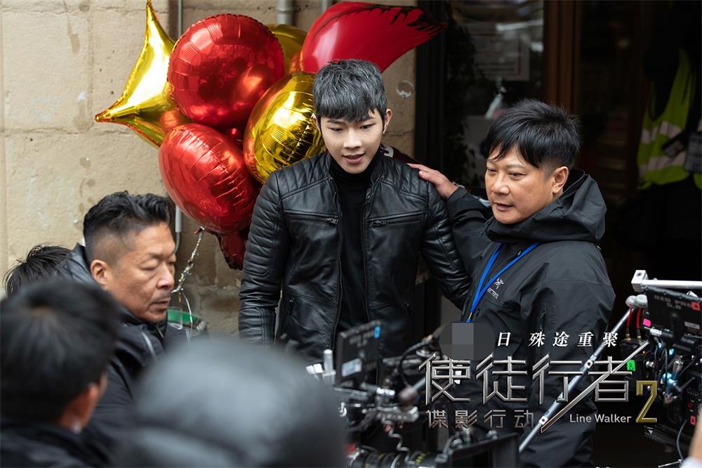 学导演却做了演员，《流浪地球》中的“李一一”新片变身笑面杀手