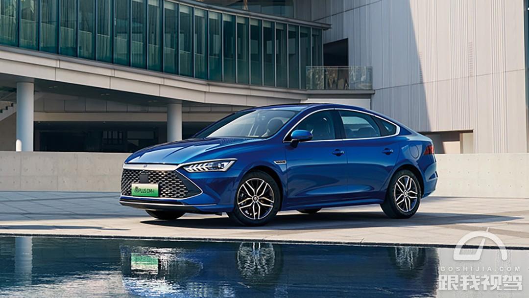 最低油耗3.8L！国庆长途出行无焦虑 这两款家轿入手不亏