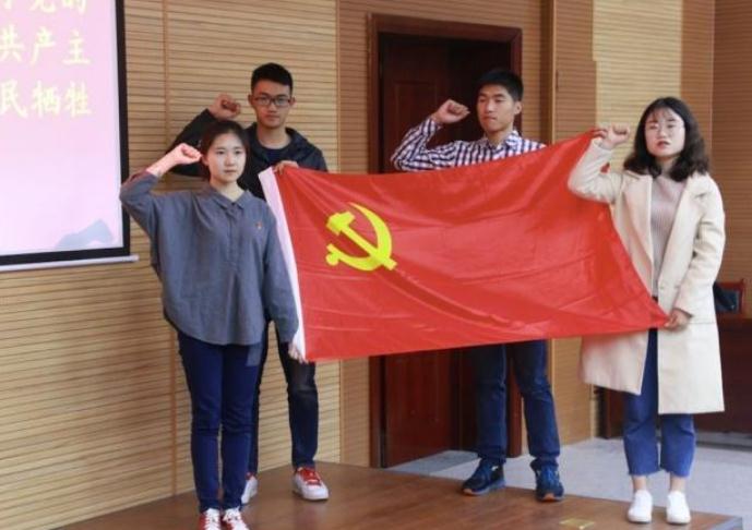 大学生如何顺利入党？其实决定权不在辅导员，了解“流程”更关键