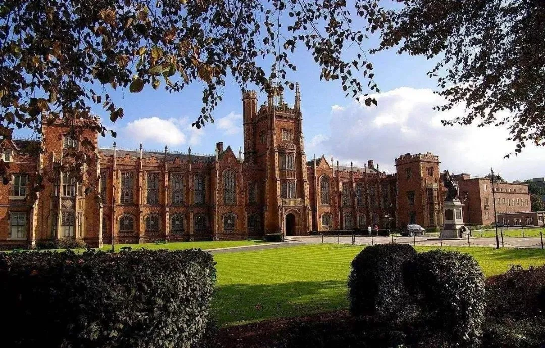 2022年英国大学本科录取门槛更新：伯明翰、杜伦、利兹、诺丁汉