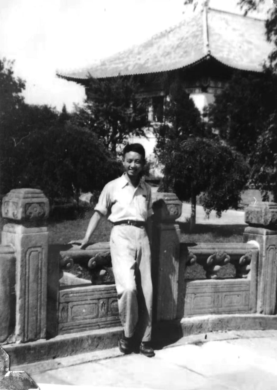 年幼时大难不死，他仅10余天写完一本书，让华罗庚“签字认输”！