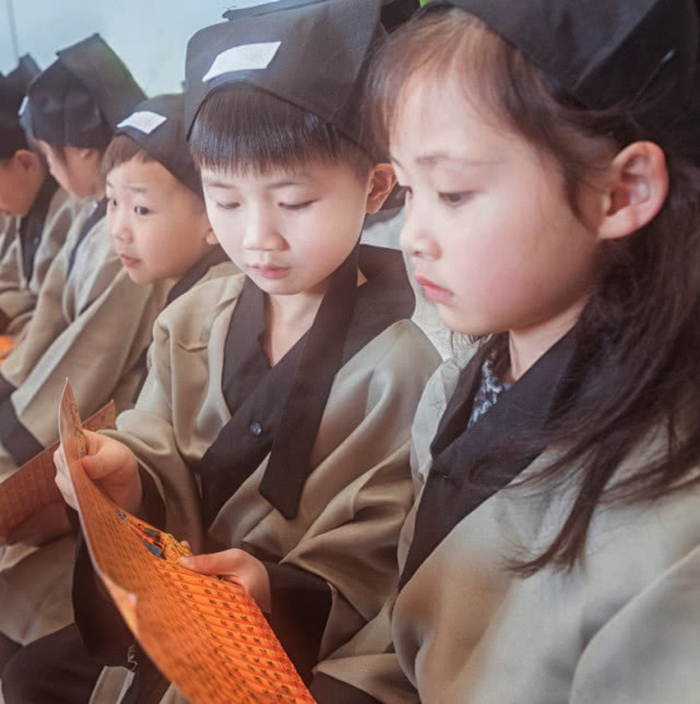 看过多年广西高考作文题 没想到2019年是副漫画 你怎么写？