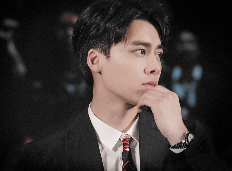 帅哥的嘴，金银花露兑白水，但看李易峰的嘴巴后，就不再这样想了