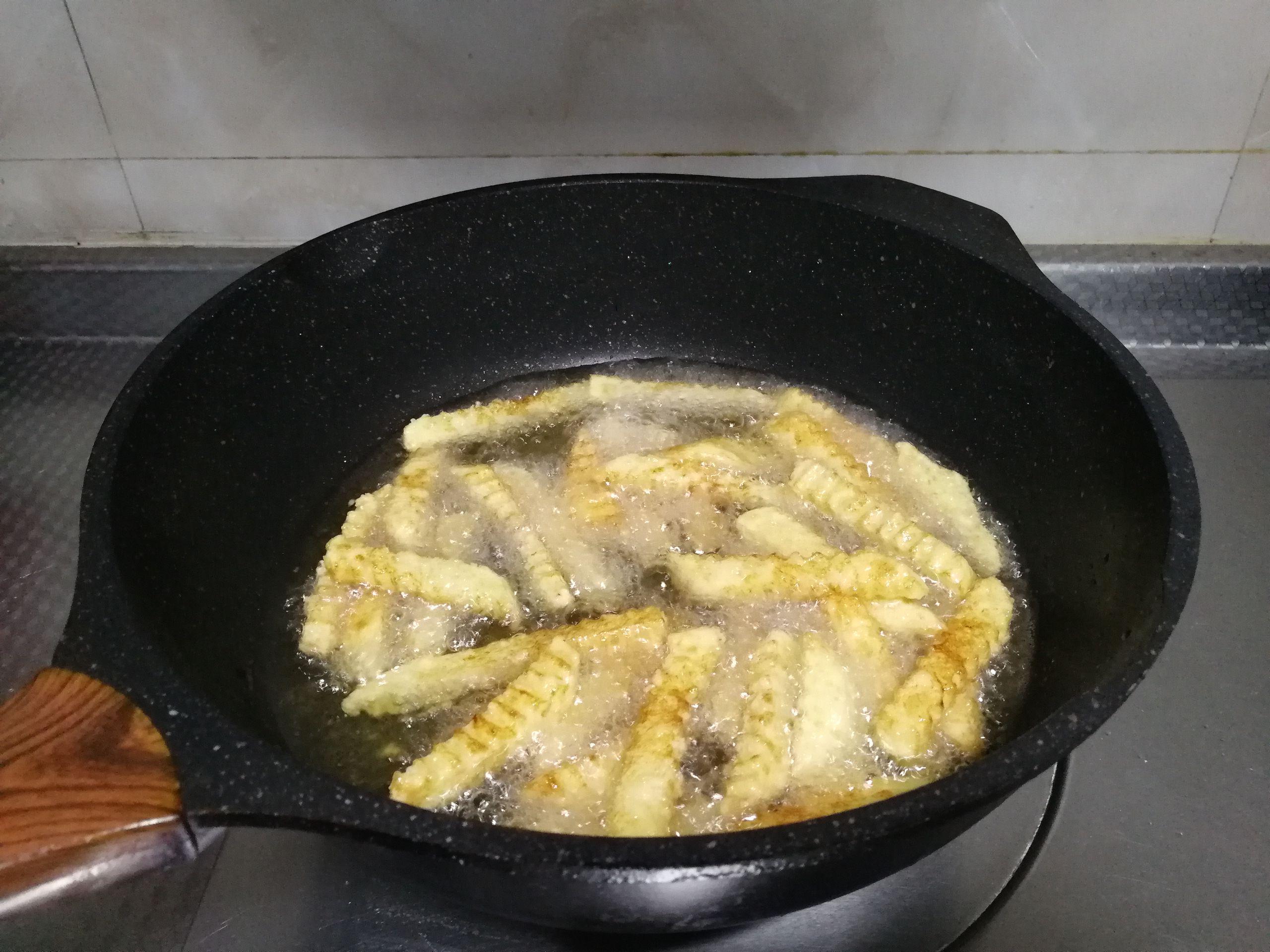怎么做薯条（在家也能做出好吃美味的薯条）