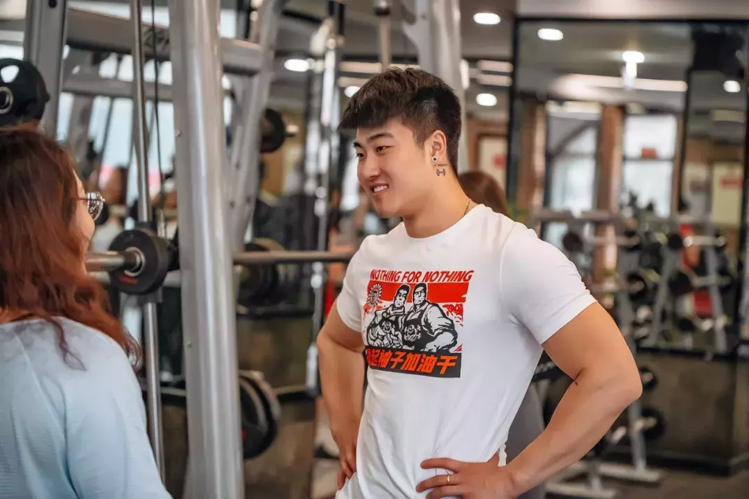 两次手术，不被家人看好，如今20岁的他成为高级私教，年薪三十万