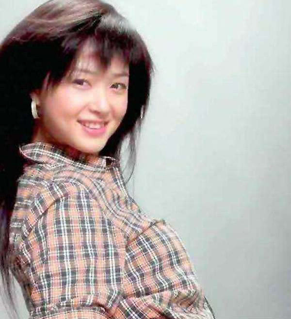 被韩红说二、情商负数的蒋欣37岁了，没考上大学的她为何能走红？