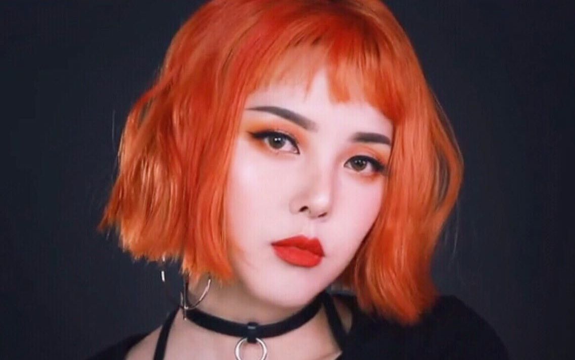 热门色号,暖调橘棕色调,显得人很温柔但是,特别容易脱妆,不持久2.