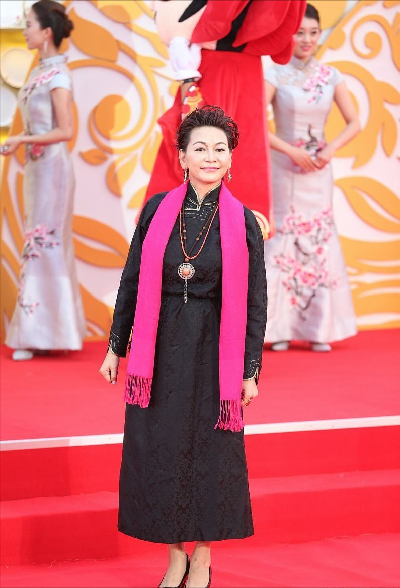 艾丽娅个人资料(粗犷的艾丽娅现实中挺可爱) - 散下步