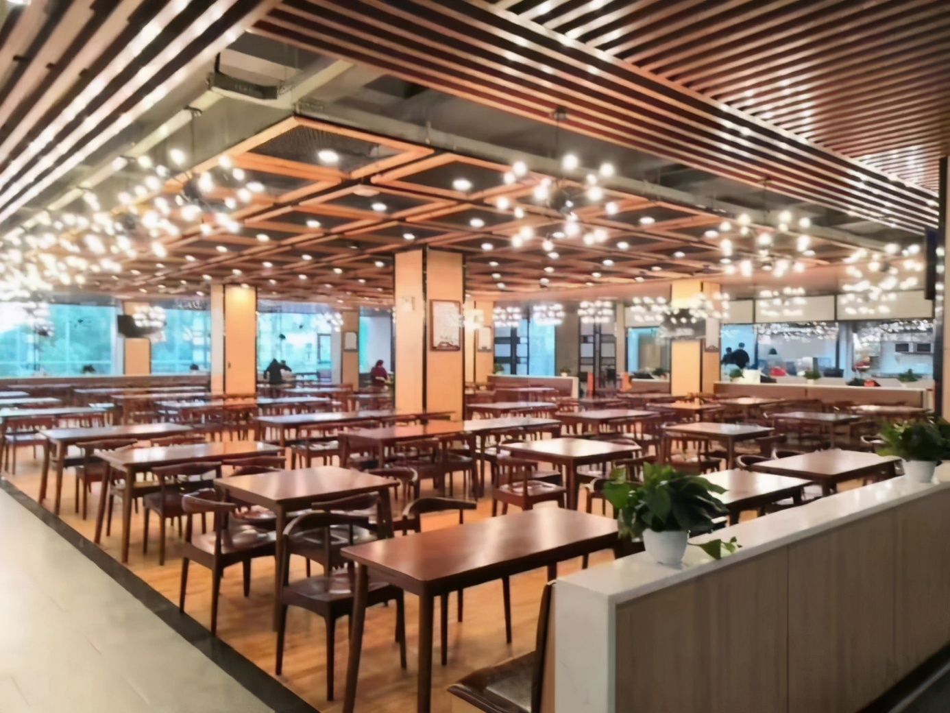 人民日报聚焦！湖南大学坐拥三条“地铁校车”，其中一条直达宿舍门口！