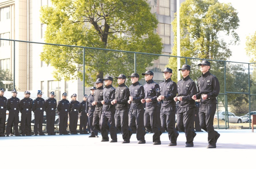 新疆警务人员招聘（月薪过万）