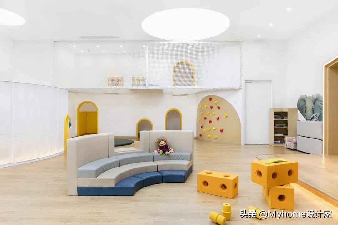 这面墙是孩子的游乐场，成人的玩具体验店，270㎡玩乐中学习
