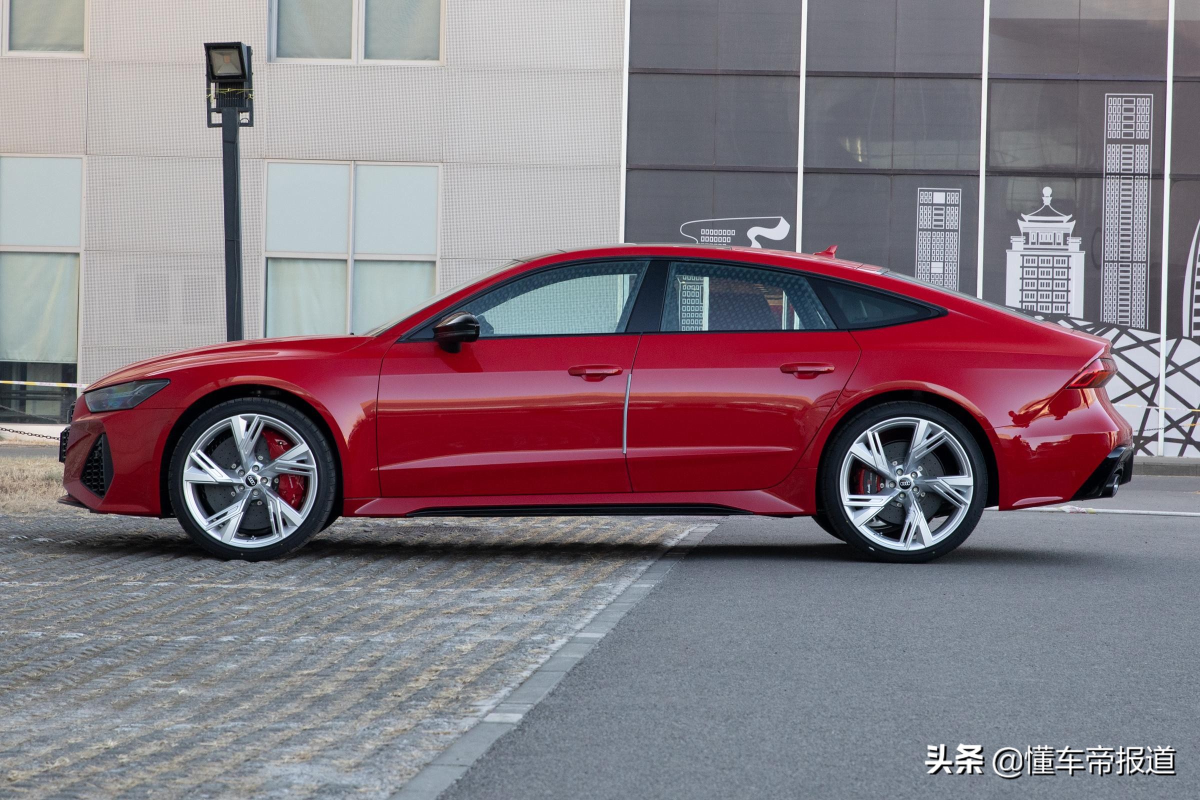 新车｜一辆能买三辆顶配奥迪Q5，新奥迪RS 7除了快还有啥？