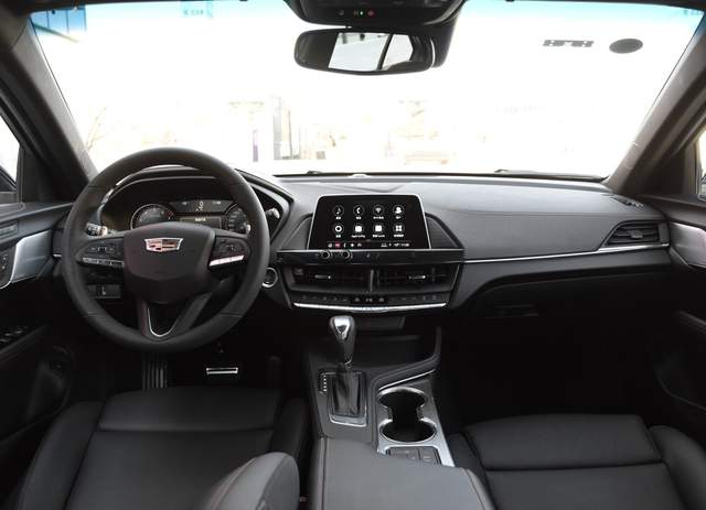 上班族手握20多万预算，可考虑这3款车型，开出去面子里子都有